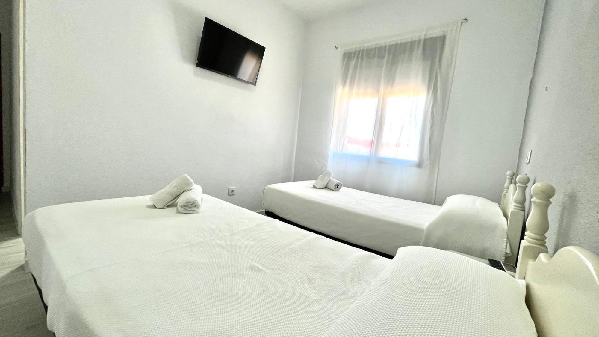 Hostal Carlos III Aldea Quintana Екстериор снимка