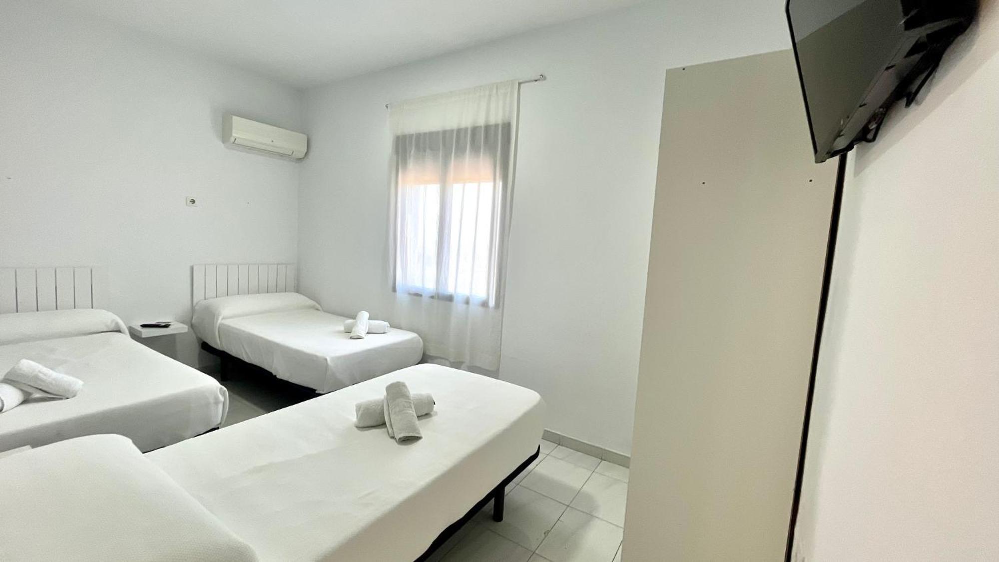 Hostal Carlos III Aldea Quintana Екстериор снимка