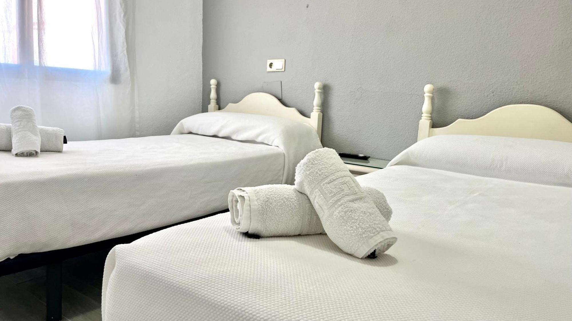 Hostal Carlos III Aldea Quintana Екстериор снимка