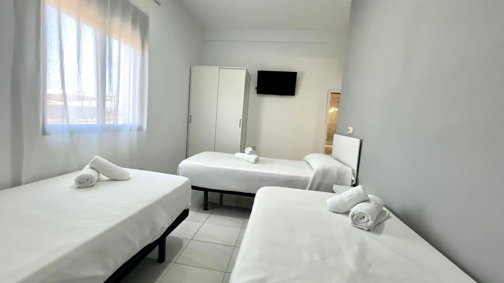 Hostal Carlos III Aldea Quintana Екстериор снимка