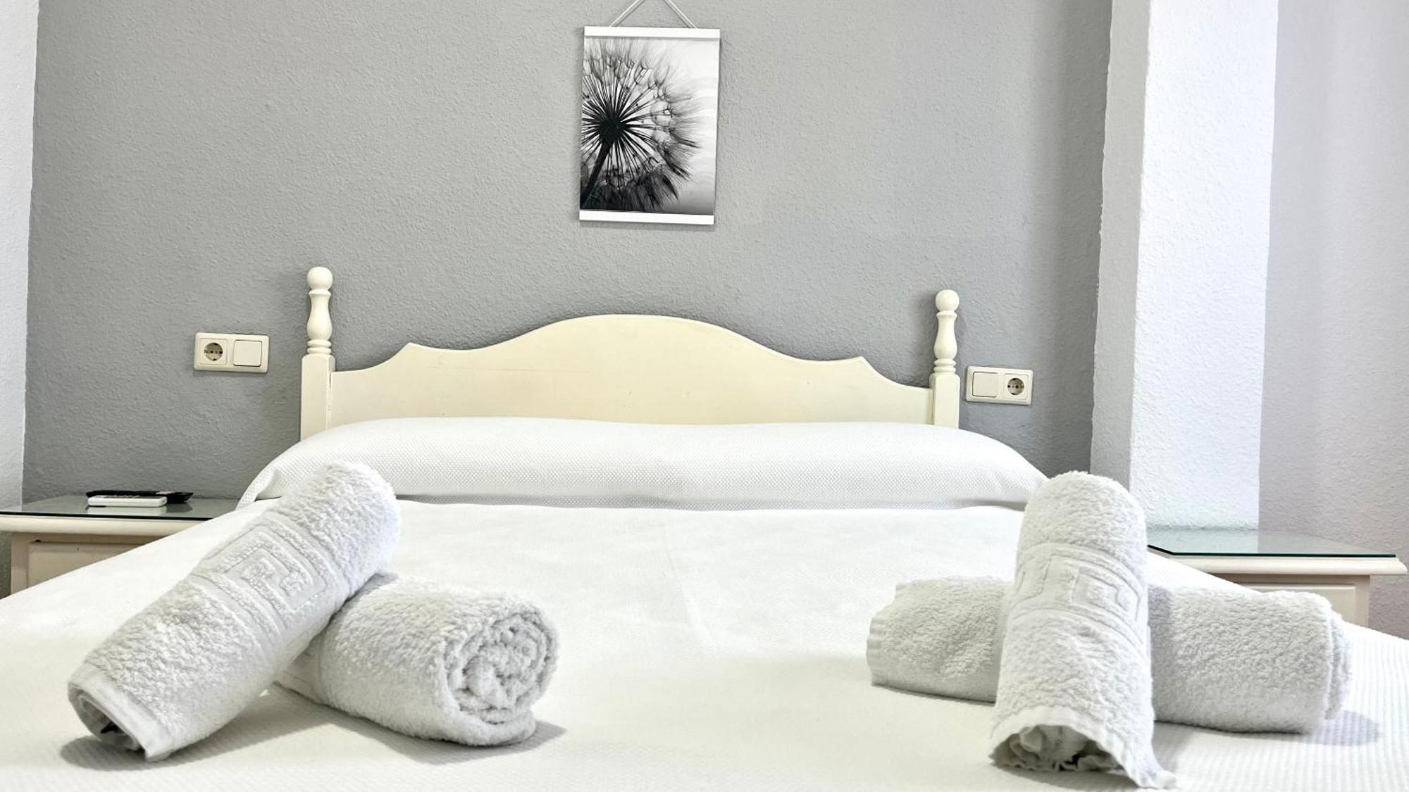 Hostal Carlos III Aldea Quintana Екстериор снимка
